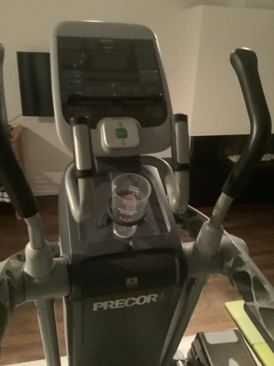Precor 100i AMT Crosstrainer