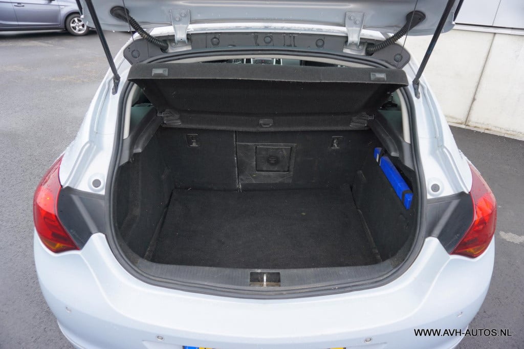 Opel Astra 1.6 turbo sport