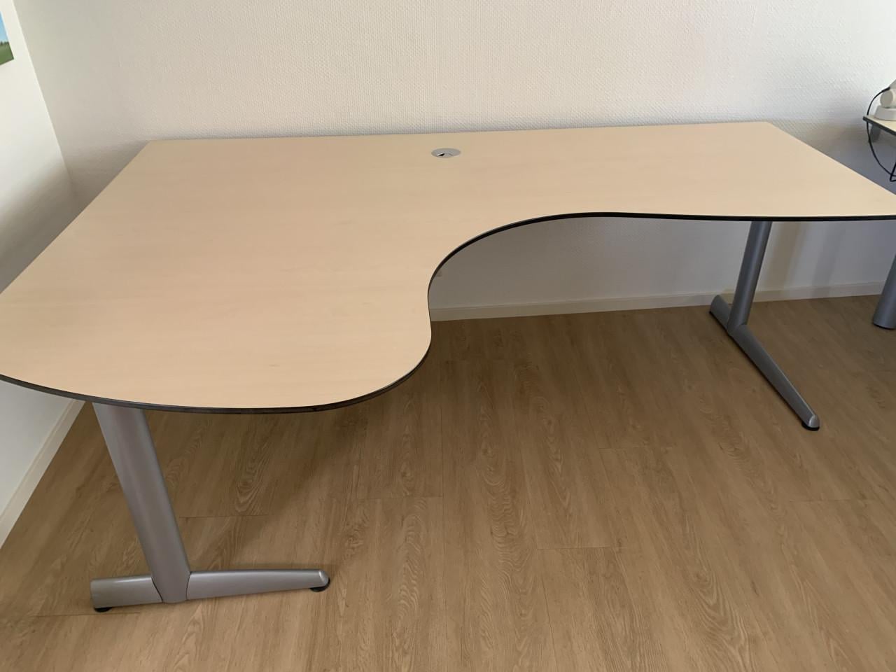 Groot bureau (tafel met verrijdbare ladenkast)