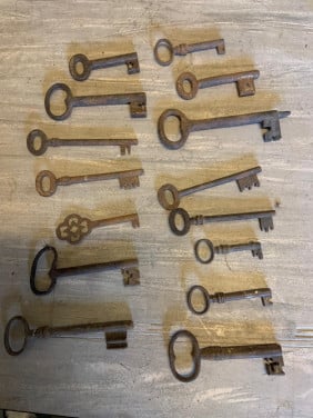 Te koop; oude sleutels antiek vintage sleutel kado