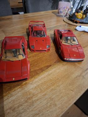 Tevkoop 3 ferrari's  1 op 18