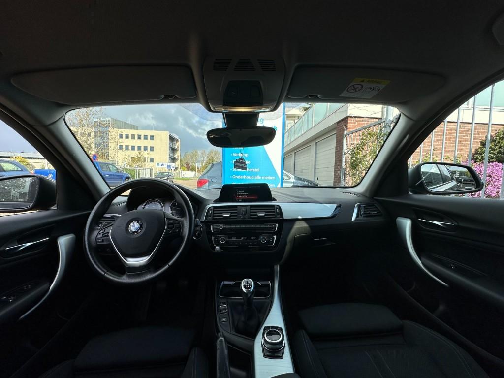 BMW 1 Serie 116i sport shadow edition carplay dab+ pdc voor en achter 17'' 