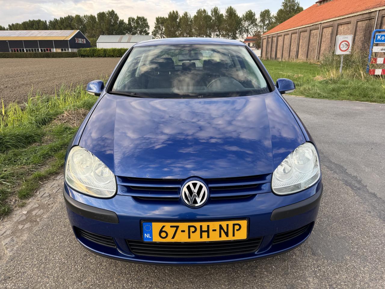 Volkswagen Golf 5 1.4 Trendline benzine met een vol jaar APK!