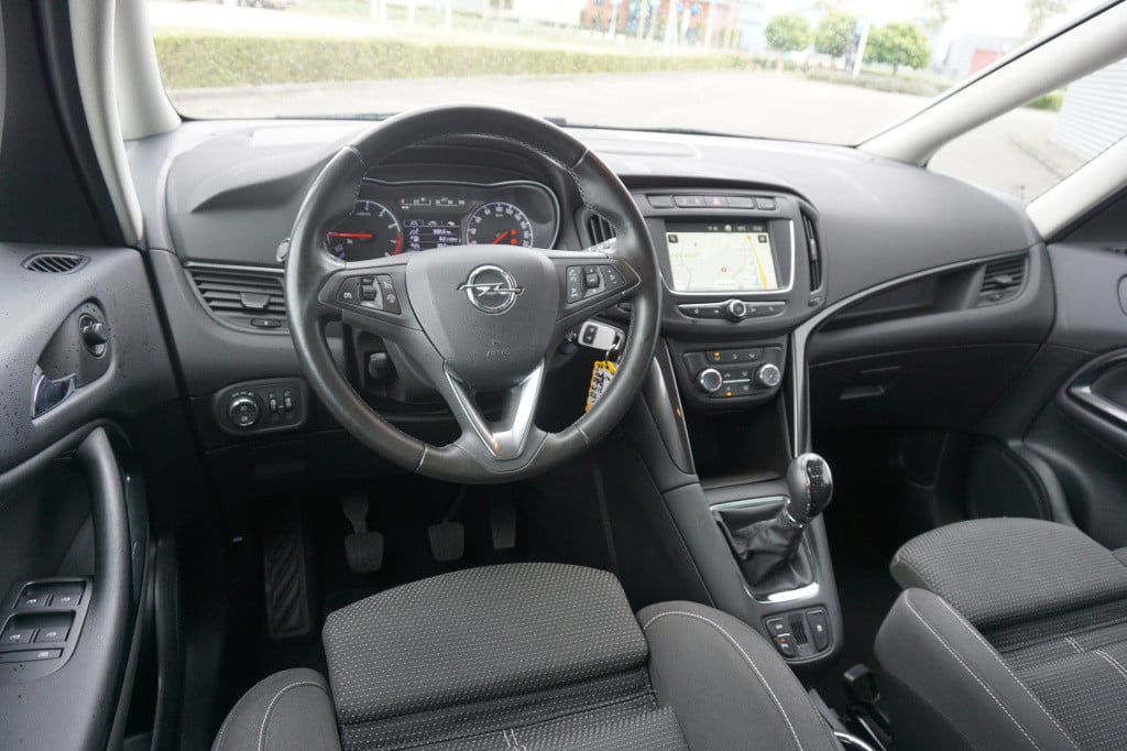 Opel Zafira 1.6 turbo business executive 7p. airco / navi / cruise / elektr