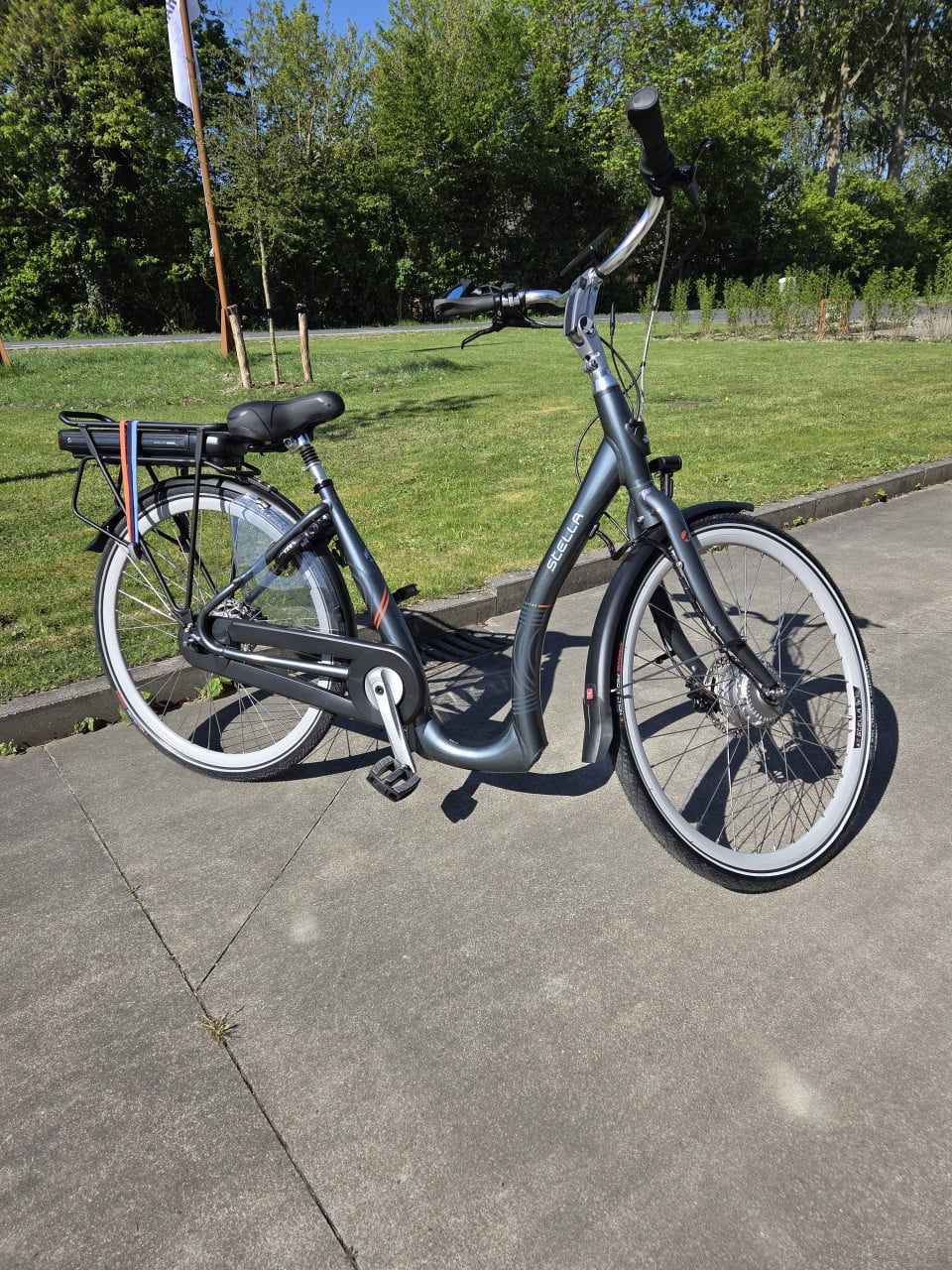 Stella Nantes - lage instap - als nieuw!