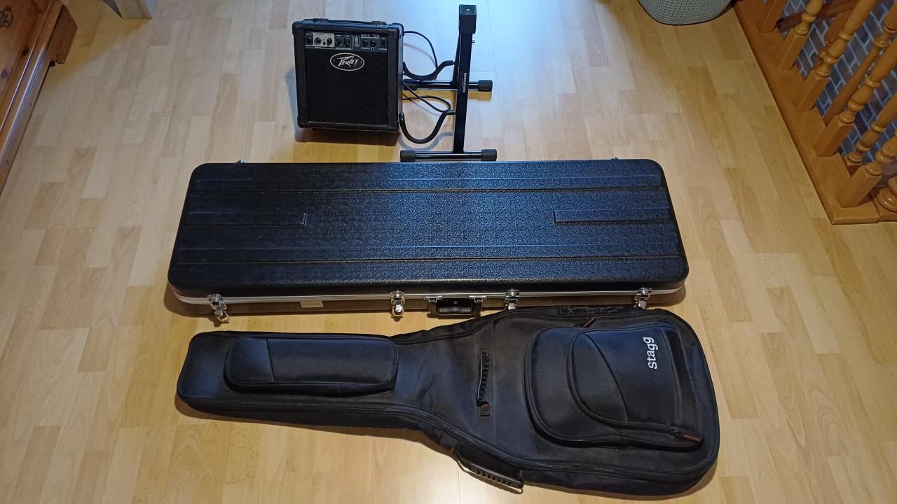 Basgitaar Yamaha RBX A2 met diverse toebehoren