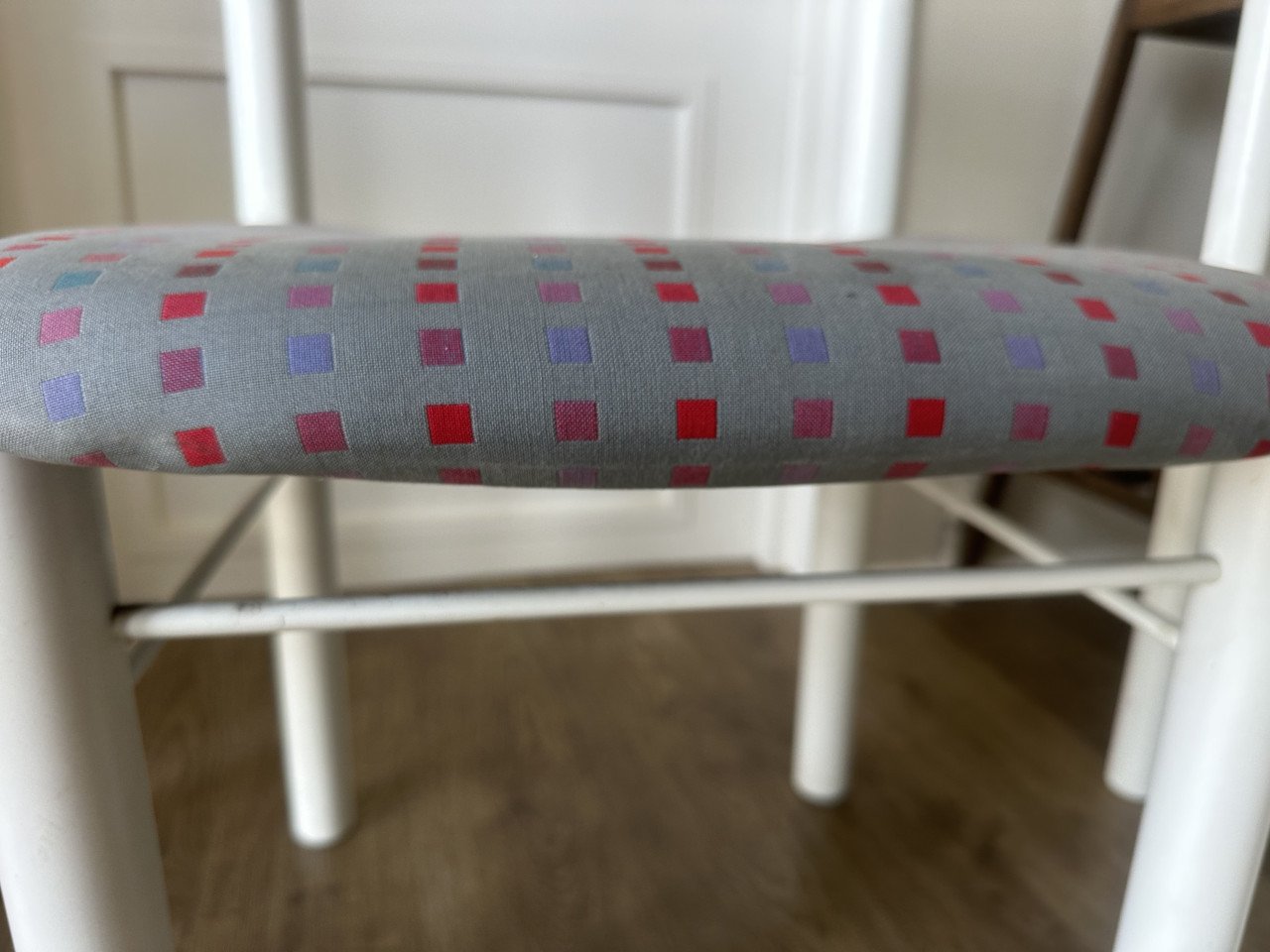 4 stijlvolle, strakke eetkamerstoelen. Grijsblauw.