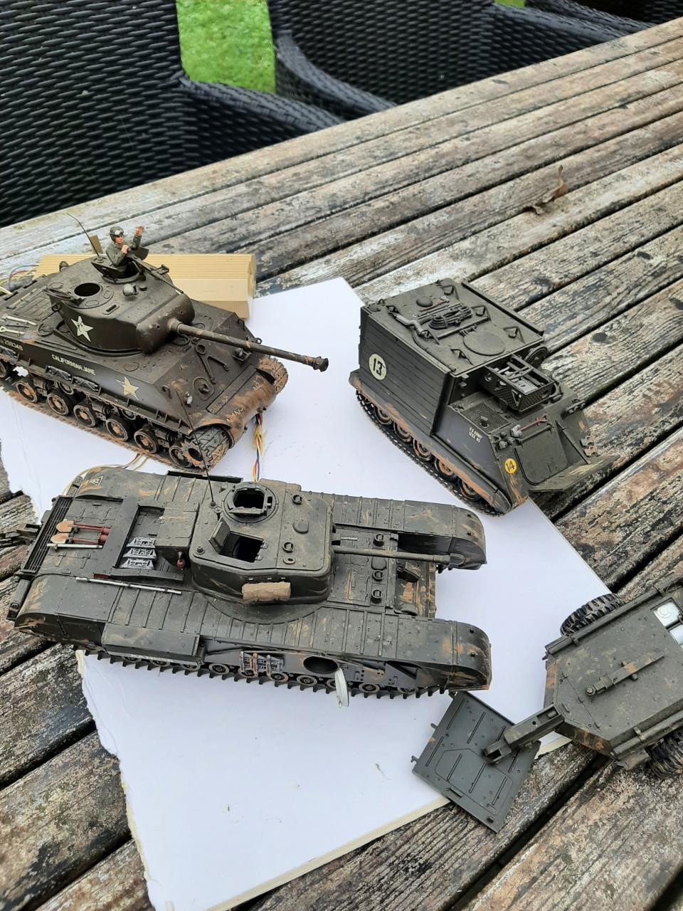 Diverse militaire voertuigen denk schaal 1;32