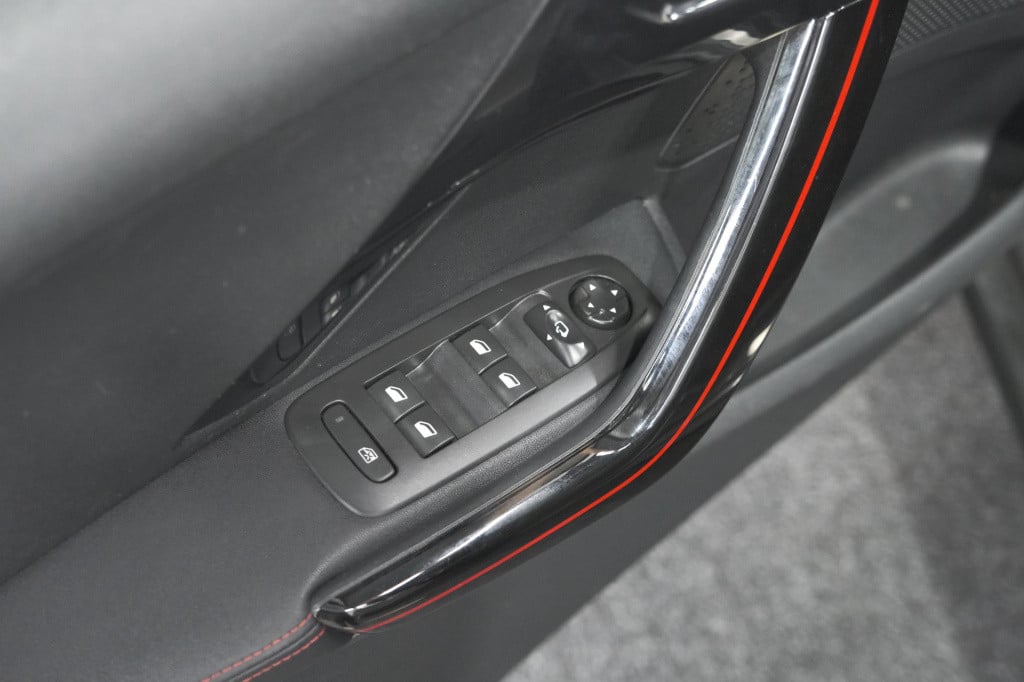 Peugeot 2008 puretech 110 gt-line | camera | apple carplay | navigatie | pa