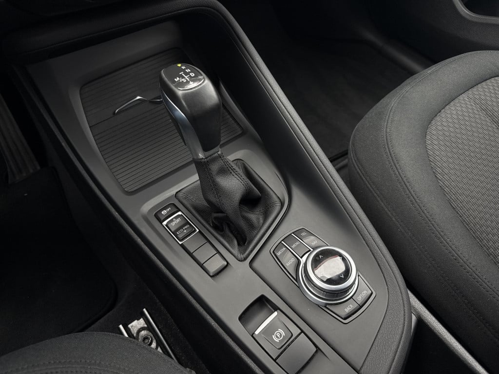 BMW X1 sdrive20i centennial executive | nl-auto | 1e eig | dealer oh | navi