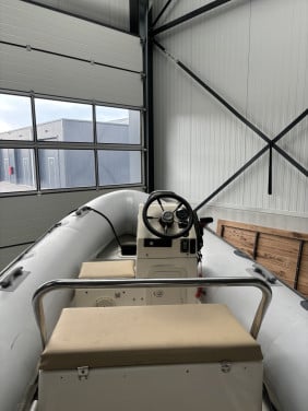 Mooie grote RIB 60 pk met aanhanger