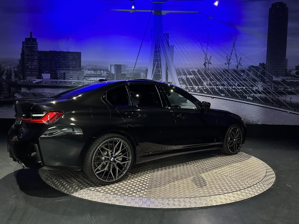 BMW 3-serie 330e m-sport *schuifdak*acc*harmankardon*