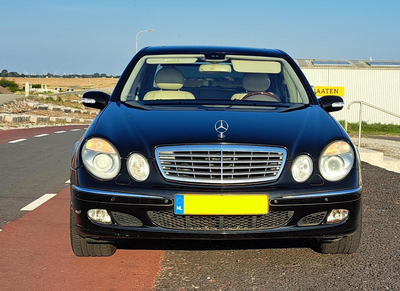 Mercedes E500 Diep Zwart 2004 287.200 km € 5.500
