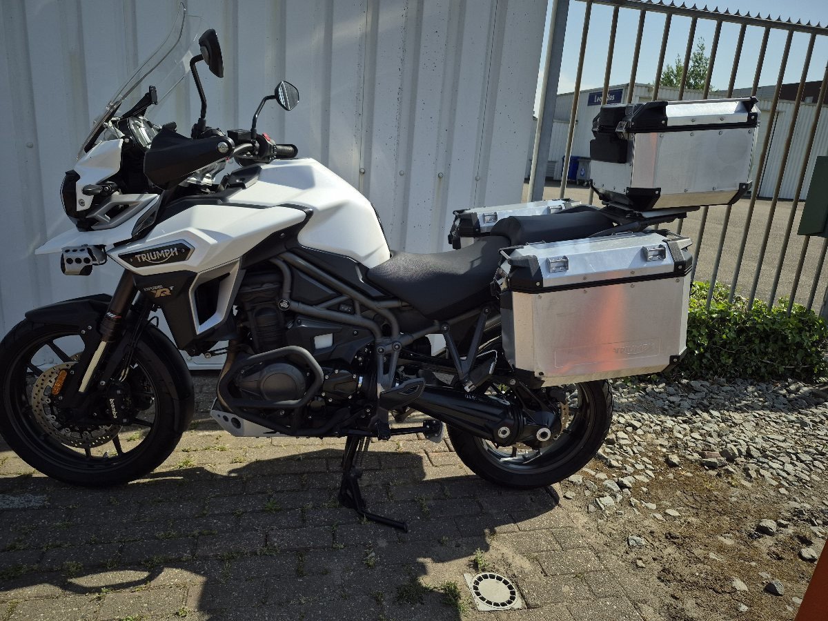 Triumph Tiger 1200 Explorer XRT uit 2016