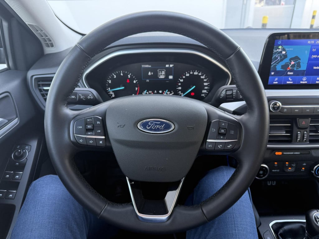 Ford Focus wagon 1.0 ecoboost hybrid trend edition business lmv | parkeerse