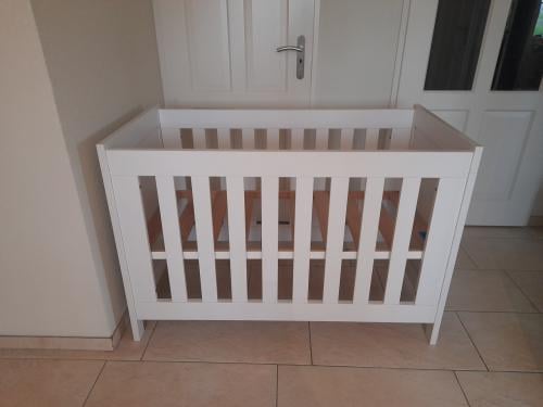 TWF Ledikantje (in goede nette staat )