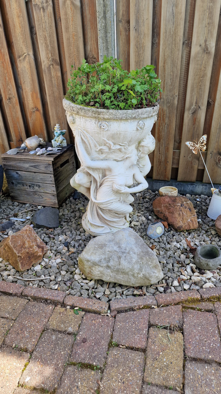 LIEFDES beeld voor  in de tuin bieden   vanaf €75,-