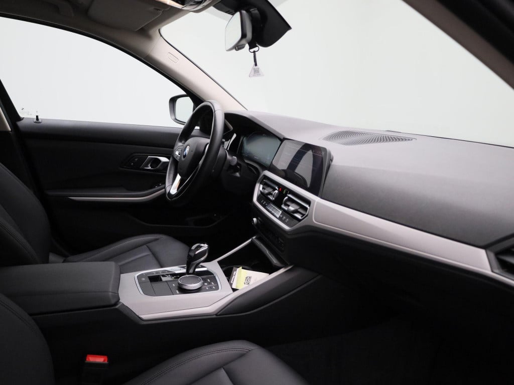 BMW 3-serie 330e high executive | automaat | lmv | navigatie | ledere | par