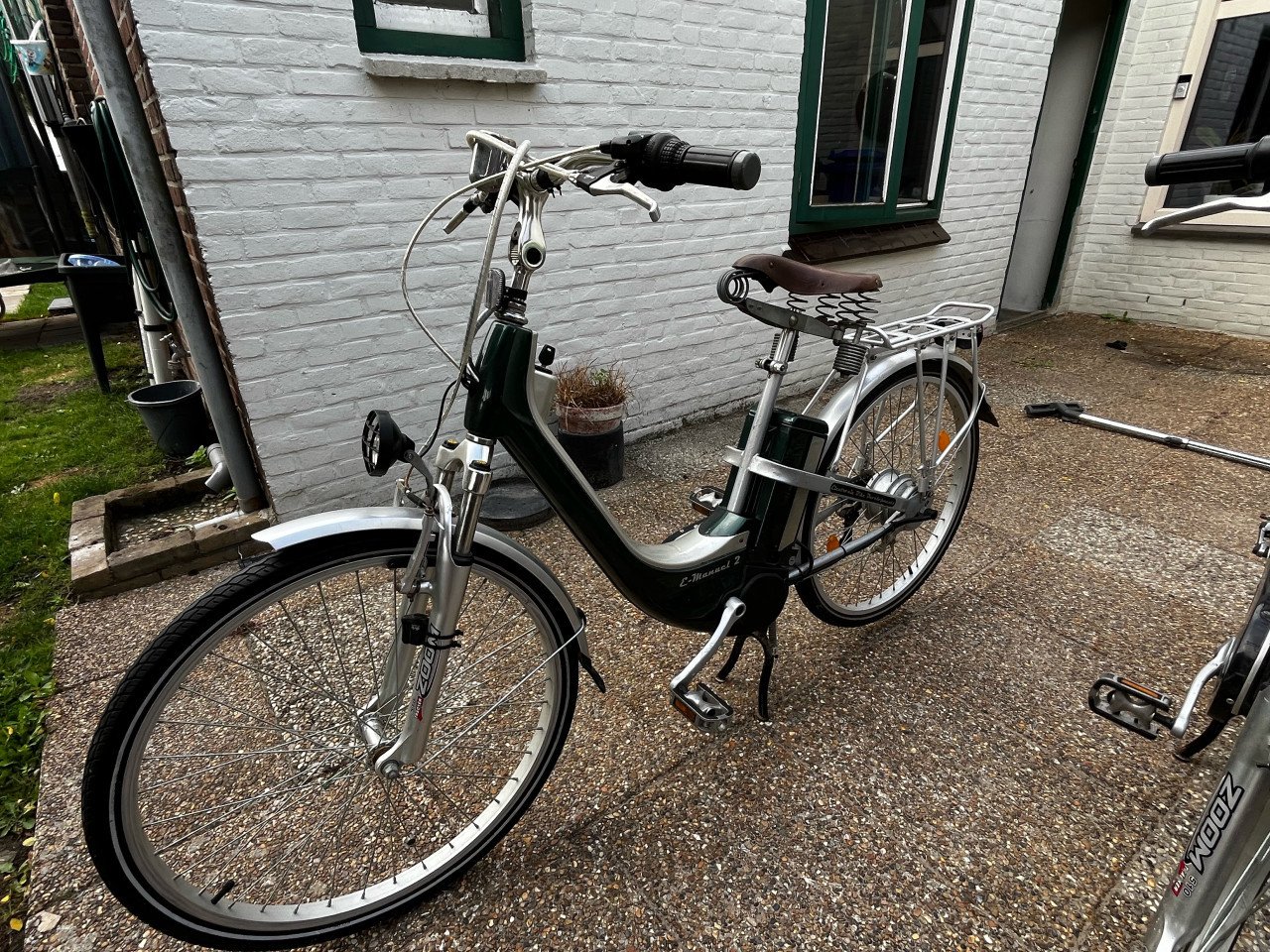 2 x Oude elektrische fietsen, Batterijen moeten gerepareed worden