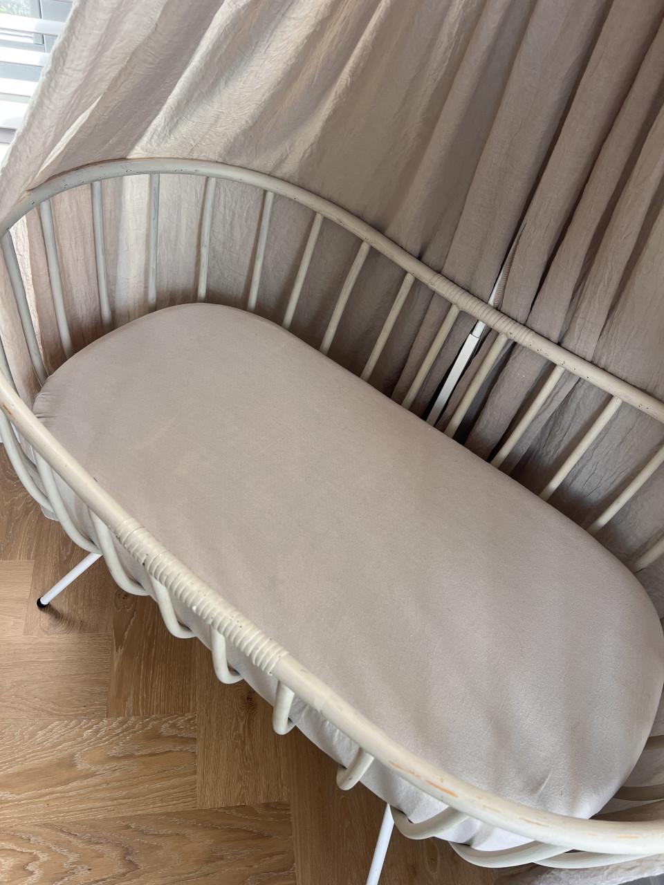 Rotan wieg met hemeltje