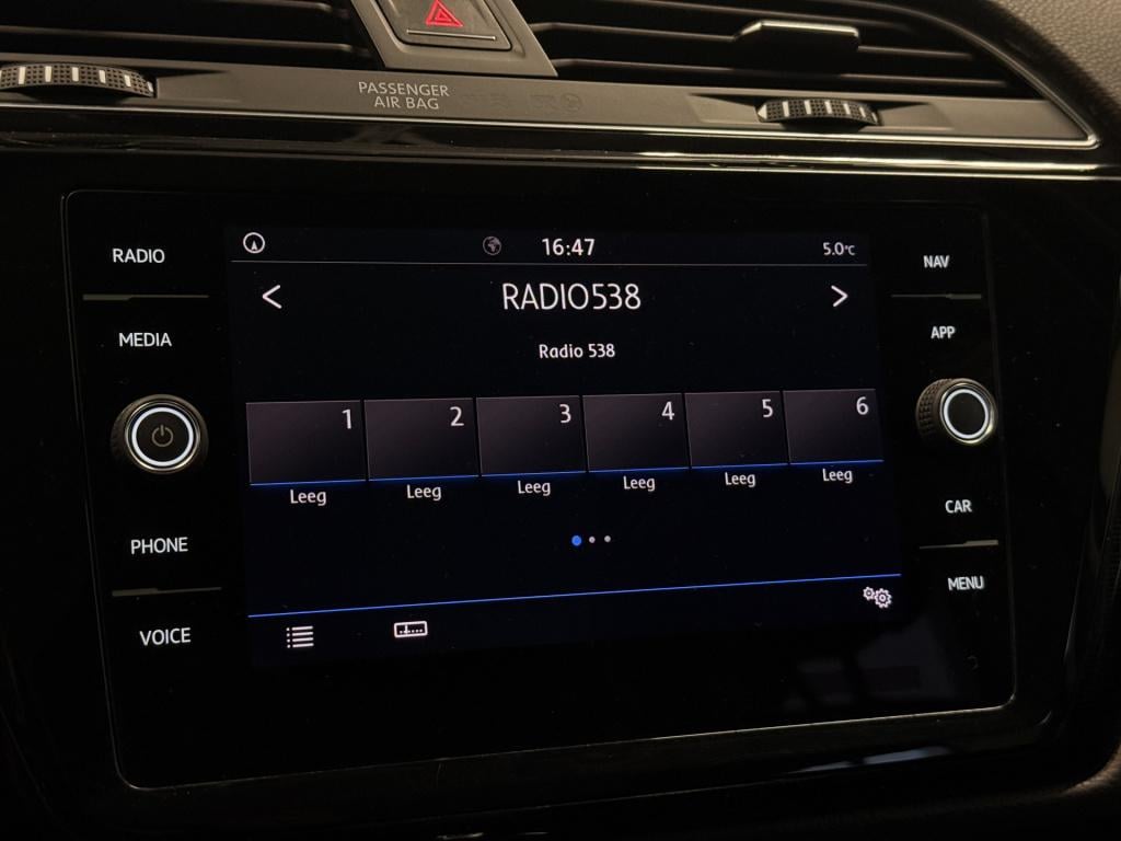 Volkswagen Touran 1.4 tsi comfortline 7p | pano | stoelverwarming | achteru