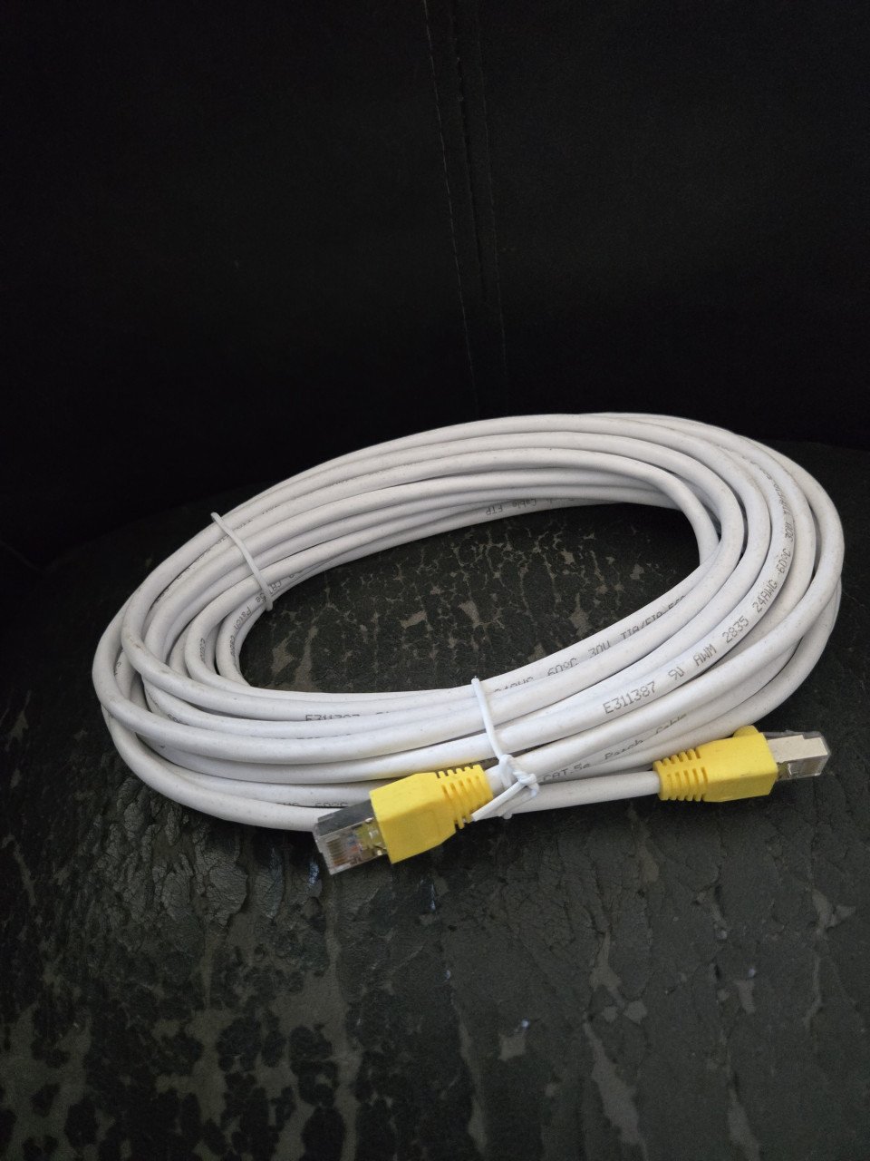 Heel veel kabels; Scart, Utp. Nieuw en gebruikt.