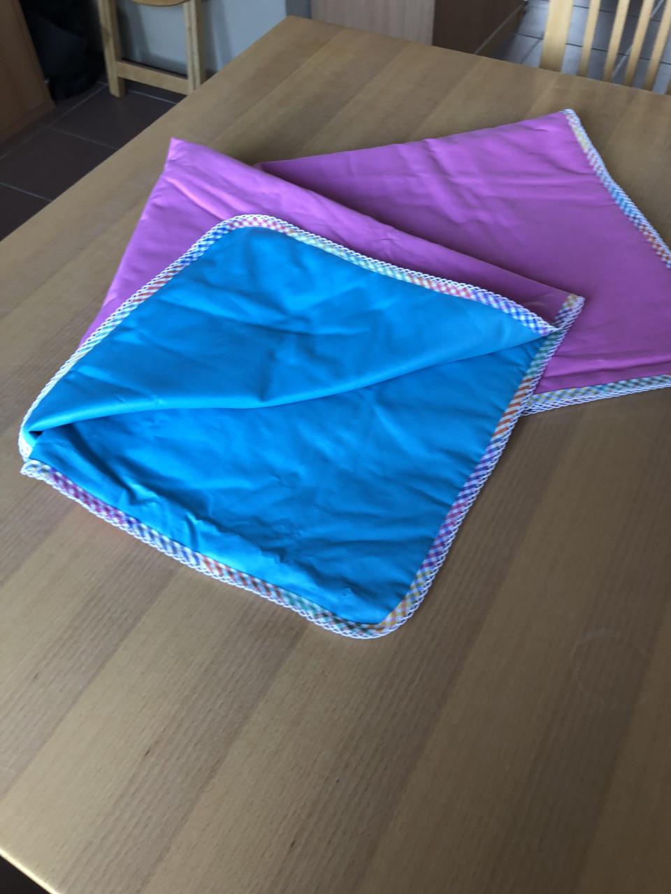 Te koop zelfgemaakte kleedjes.(2).(nieuw).