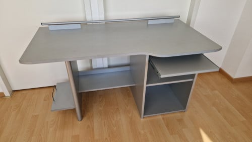 Bureautje antraciet 1.30m bij 70 cm