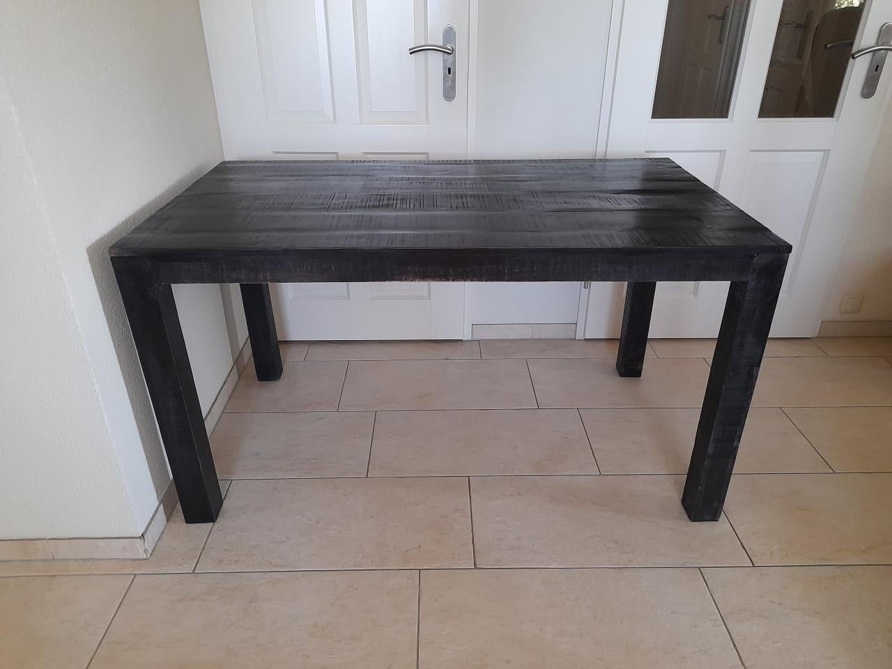Massief mango  houten tafel 80 x 140 x 77H  (in goede nette staat )