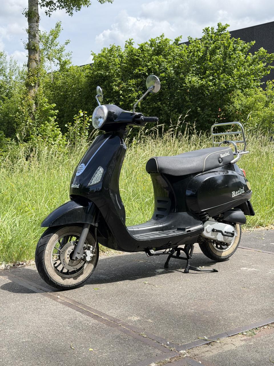 Berini Napoli scooter 4100km 35km/h 4-takt zuinig weinig km