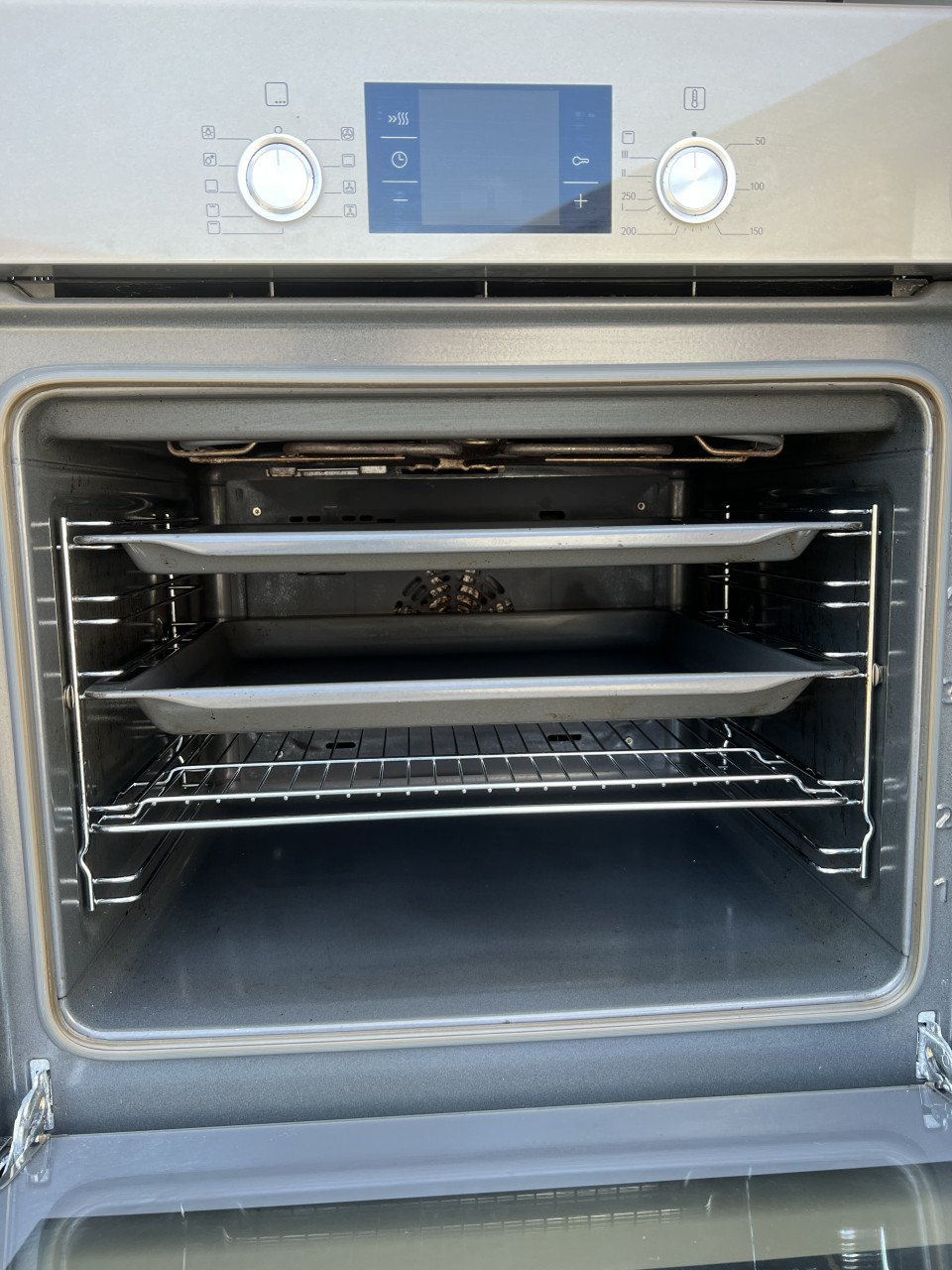 Bosch inbouw Oven met hetelucht en grill 60x60 cm. Als nieuw en schoon