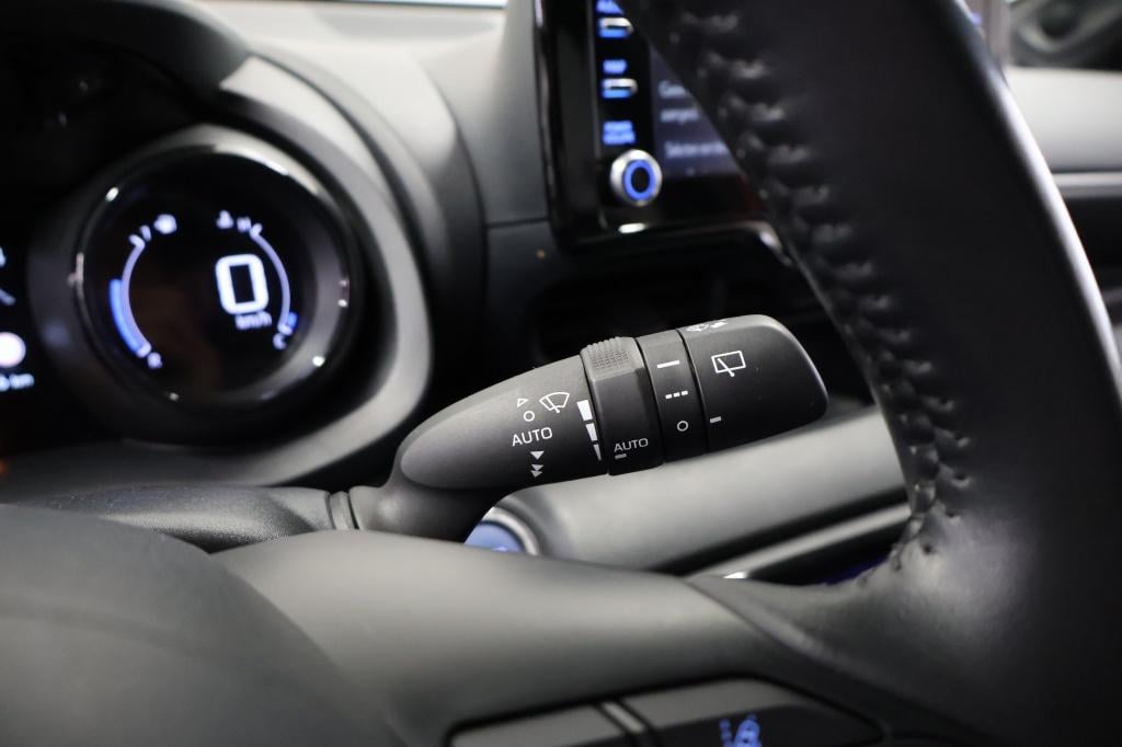 Toyota Yaris 1.5 hybrid launch edition nl auto