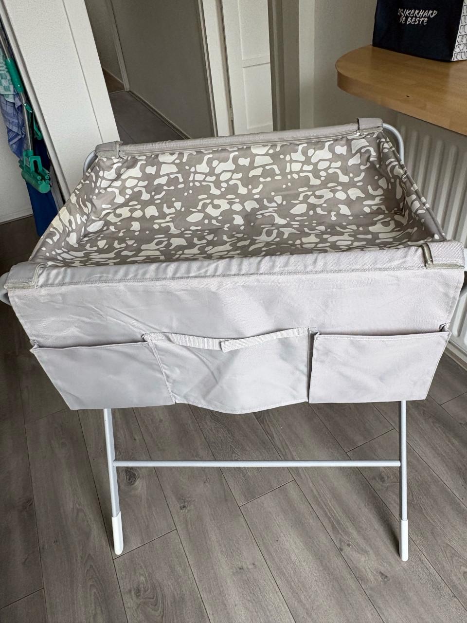 Super handige inklapbare aankleed tafel