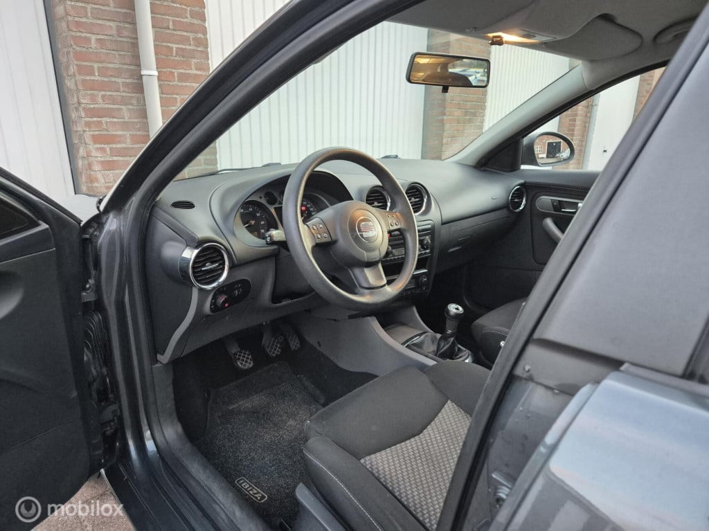 Seat Ibiza 1.6-16v freestyle / 5- deurs / cruisecontrol / airco