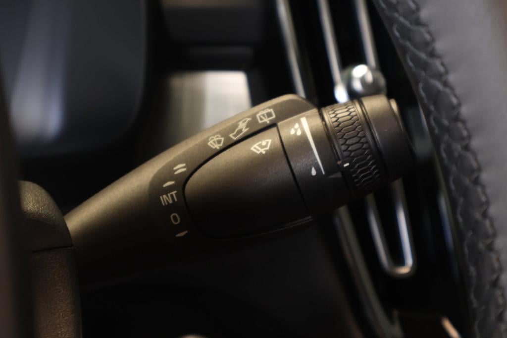 Volvo XC40 1.5 t4 plug-in hybrid plus dark nl auto, pano, h&k audio, el sto
