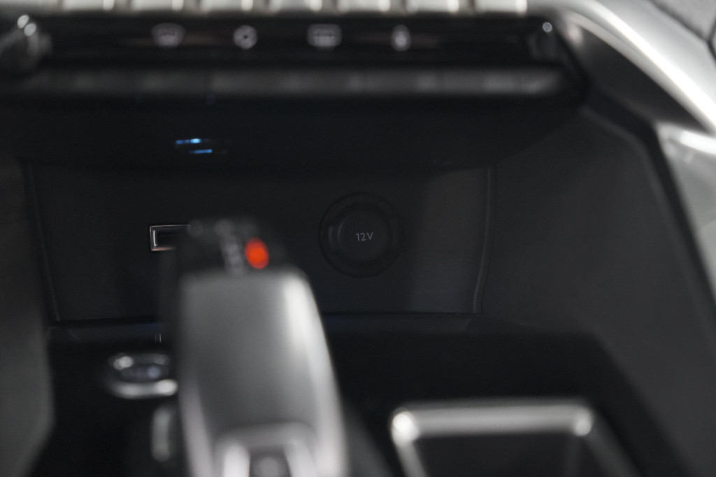 Peugeot 3008 puretech 130 eat6 allure | camera | navigatie | apple carplay 
