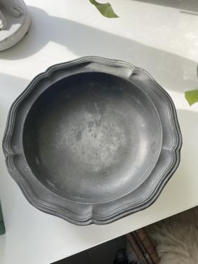 Tinnen schaal en kan