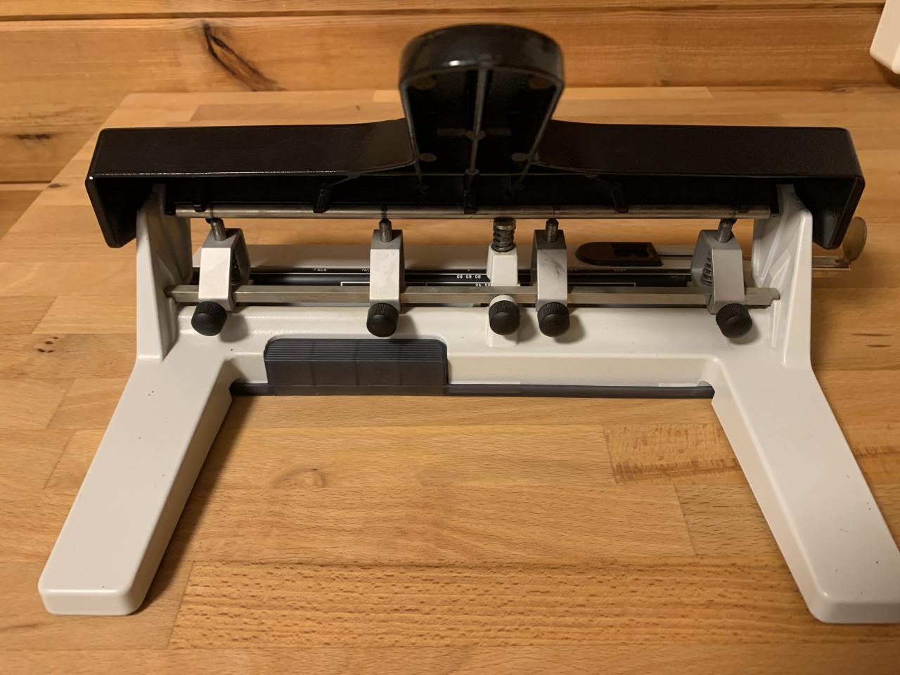 Leitz 5114 AKTO multi perforator