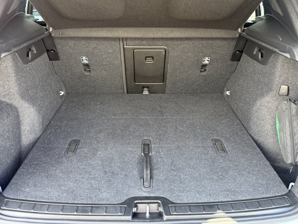Volvo XC40 b4 197pk plus dark |adap.cruise| trekhaak | camera| elektrische