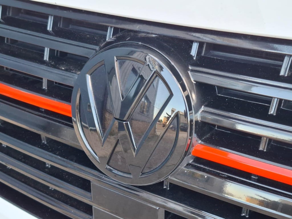 Volkswagen Transporter 2.0 tdi l2h1 30 dc verlaagd / spoilers in kleur / ai
