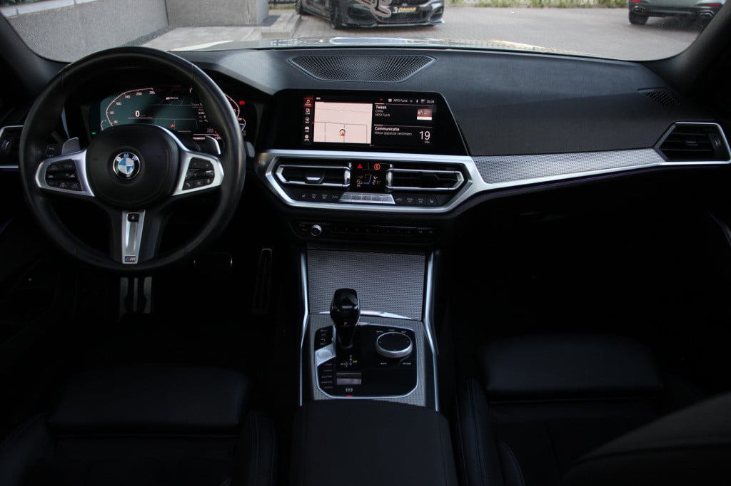 BMW 3-serie 330e high executive m-sport | schuifdak | laser | h&k | el. sto