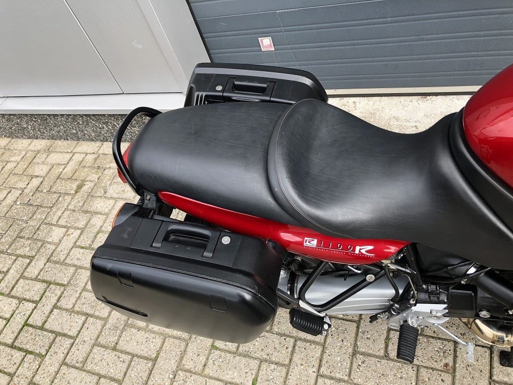 BMW R1100R, nieuwstaat met 60dkm, koffers, onderhoud net uitgevoerd €2350,-