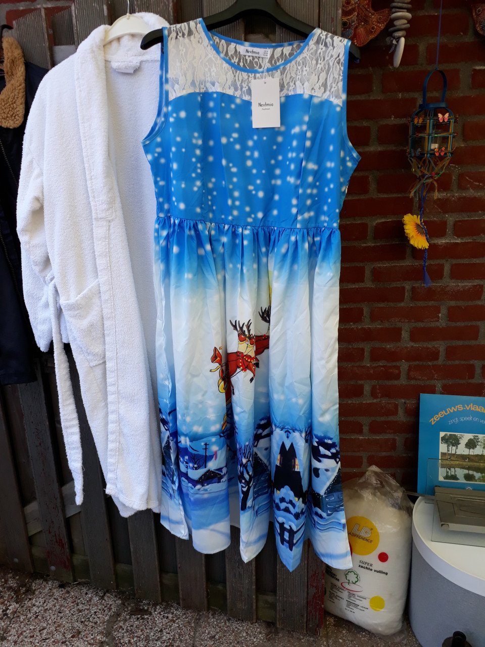 We staan weer met ons kerstkraam vol met leuke spullen op XXL snuffelmarkt