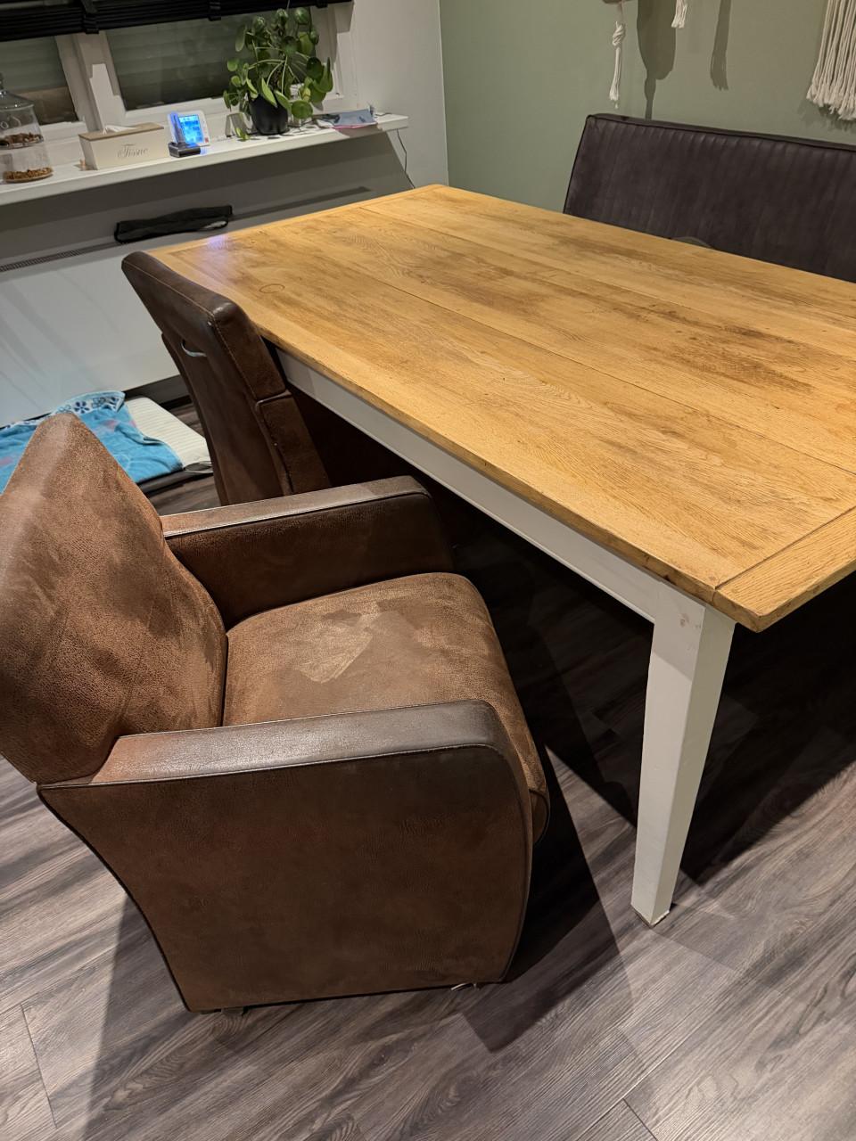 Tafel en stoelen gratis