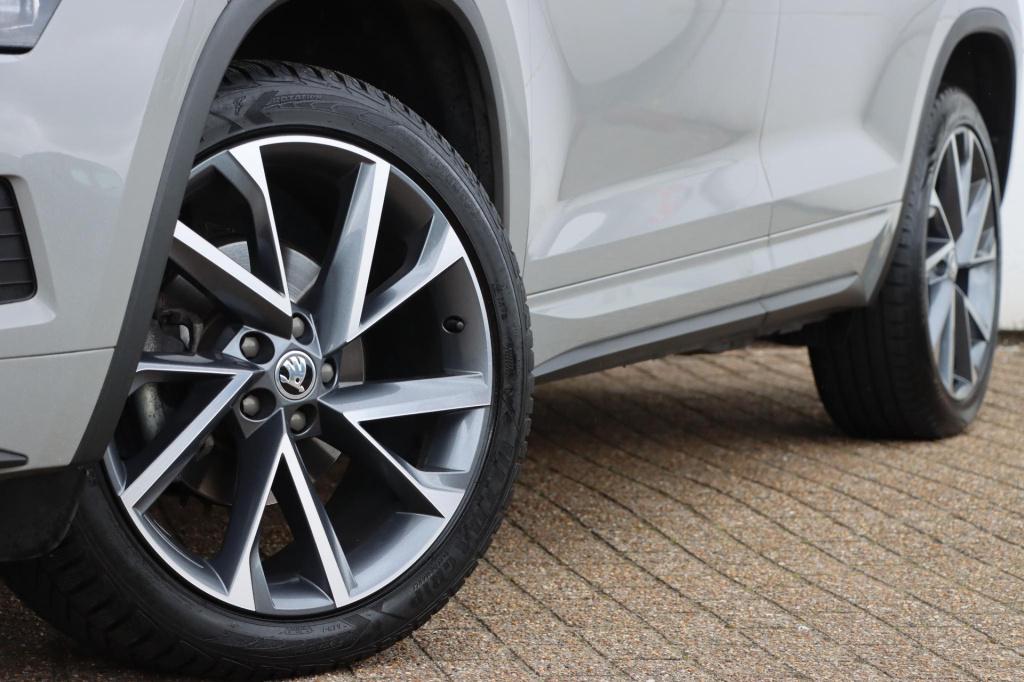 Skoda Kodiaq 1.5 tsi sportline business 150pk dsg7 | trekhaak | pano | memo