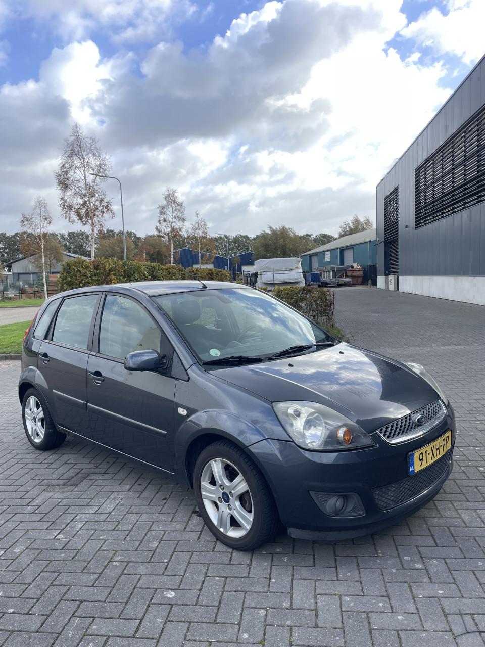 Ford Fiësta 1.3 8V 5DR 2007 Grijs | NAP