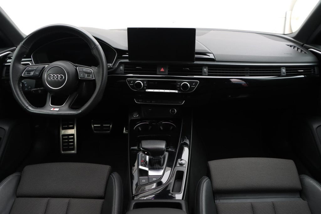 Audi A4 avant 35 tfsi 150pk s tronic s edition competition