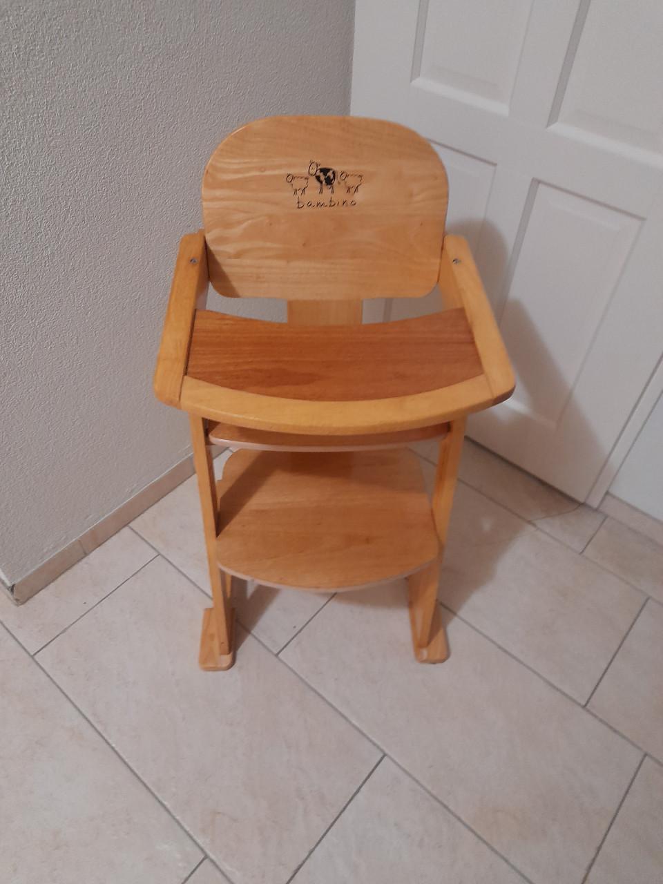 Houten kinderstoel (in goede nette staat )