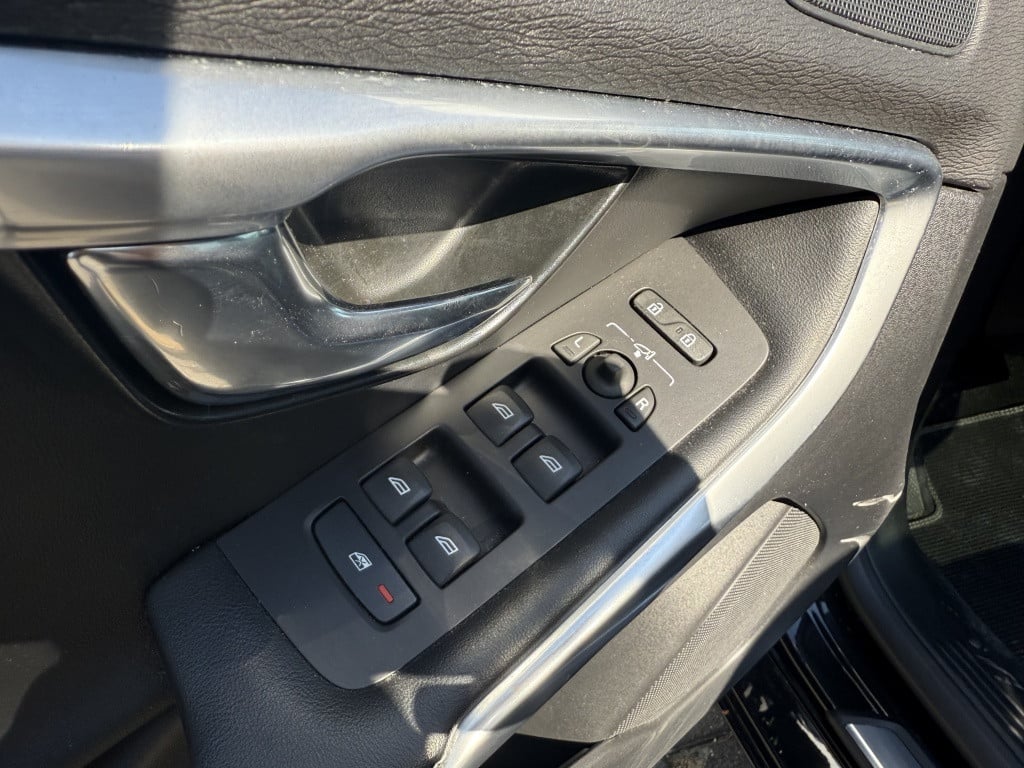 Volvo V40 t3 153pk aut6 polar+ sport| panodak| camera| h&k sound| keyless|