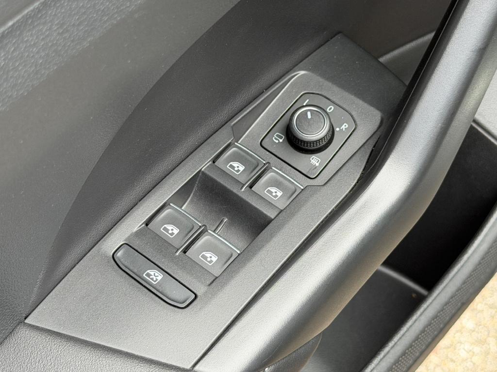 Volkswagen T-cross 1.5 tsi 150pk dsg r-line | camera | trekhaak | navi | iq